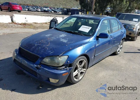 2002 Lexus Is 300 z USA, uszkodzony, nr VIN JTHBD192920037993